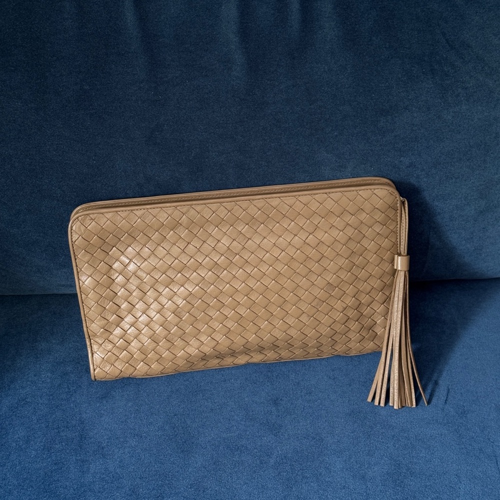 Saks‎ Fifth Avenue Women’s Woven leather Clutch bag.